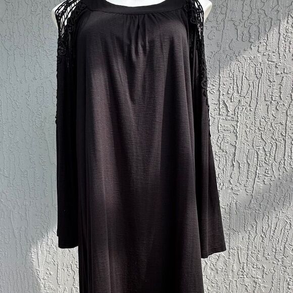 Fever Crocheted Cold Shoulder Bat Sleeve Midi Dress Black M NWT​ - Picture 1 of 8